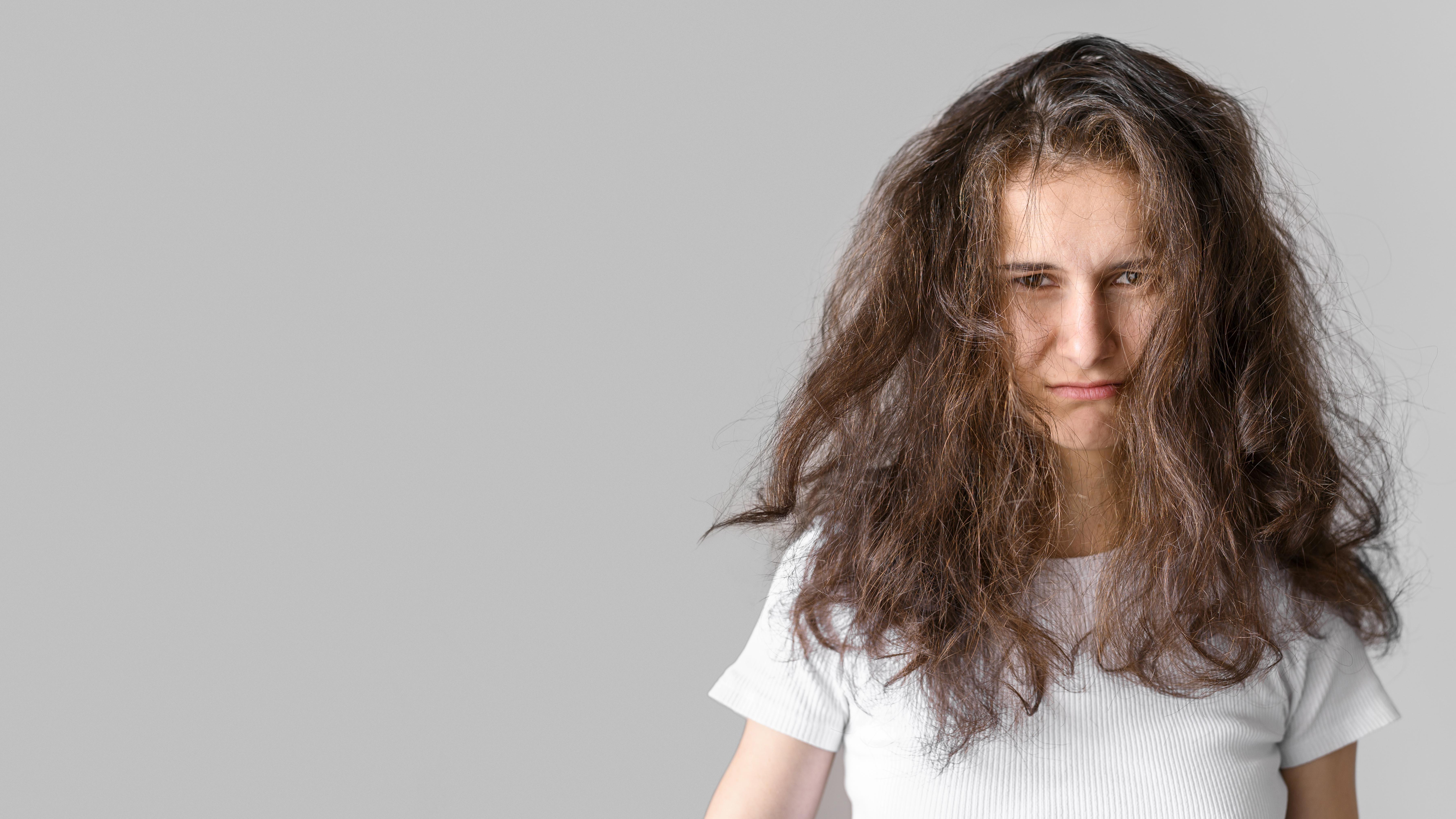 Revolucione seu cabelo poroso com nossas dicas de hidratação caseira. Brilho, maciez e saúde restaurados!
