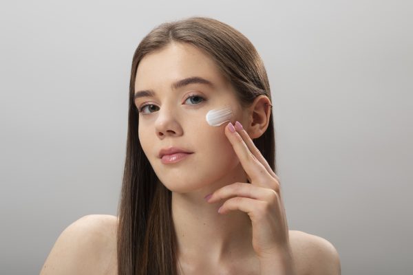 Proteja sua pele com Protetor Solar para Pele Acneica: dicas essenciais para escolher e usar produtos sem agravar a acne. Saiba mais!