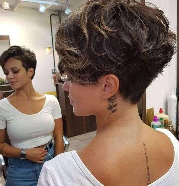 Descubra tudo sobre o corte de cabelo Pixie em nosso blog Truques de Beleza. Inspire-se com estilos, dicas de manutenção e como adaptar o Pixie para realçar sua personalidade e beleza.