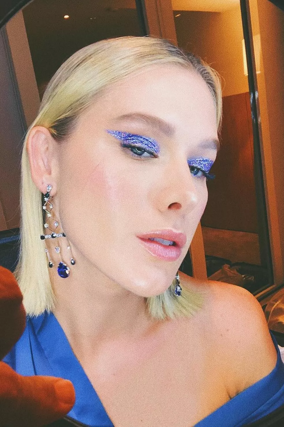 Ilumine seu look de Carnaval com inspirações das celebridades! Delineados ousados, lábios vibrantes e pele iluminada para você festejar com estilo.