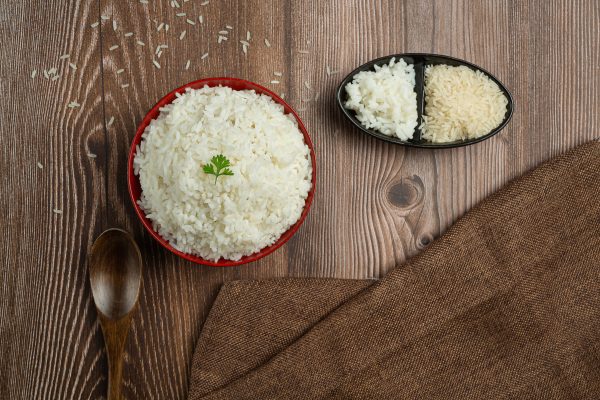 Veja como retirar o arroz da dieta pode afetar a perda de peso e explore alternativas saudáveis para manter uma alimentação equilibrada.