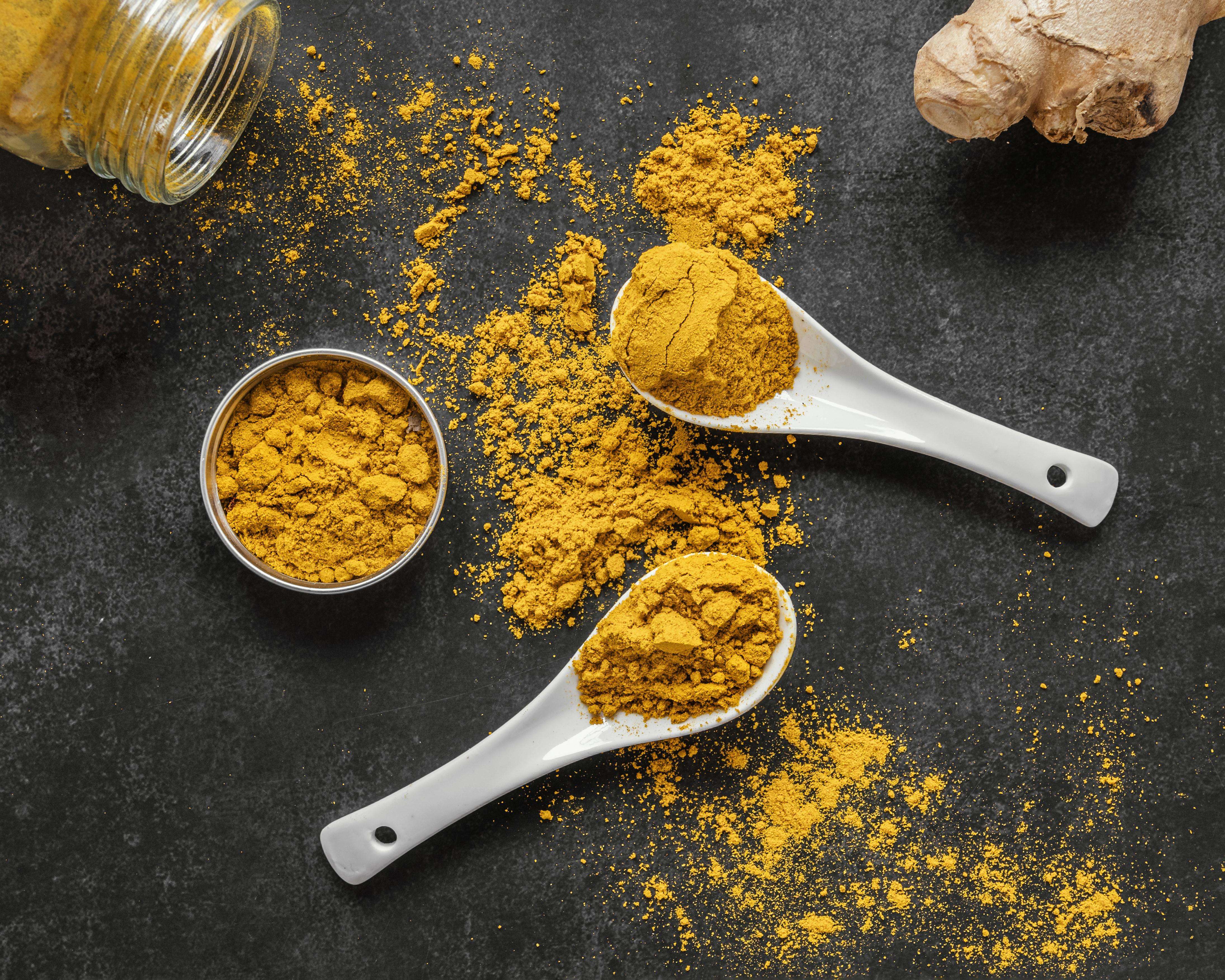 Conheça os incríveis benefícios da Cúrcuma Longa para a saúde, incluindo sua ação anti-inflamatória, antioxidante e muito mais.