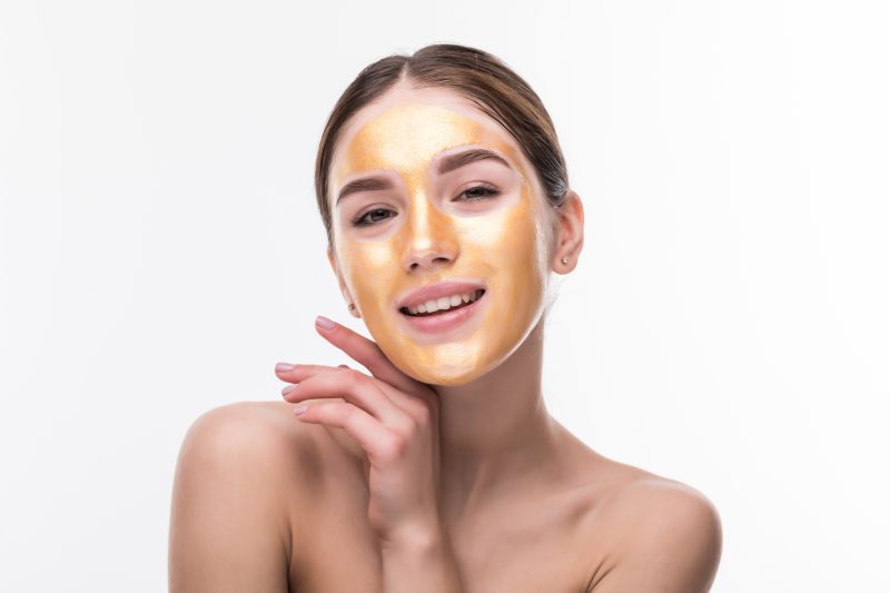 Explore os benefícios e a magia por trás do peeling de ouro, um procedimento estético que oferece rejuvenescimento profundo e um brilho luxuoso à pele.