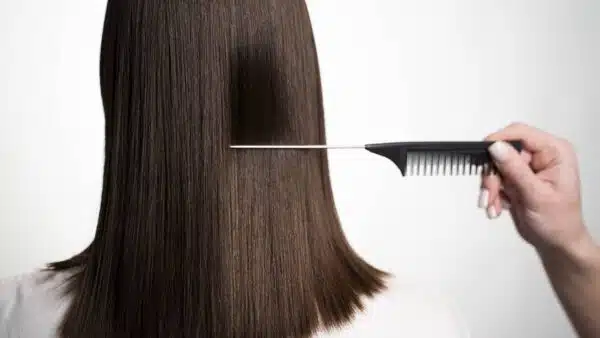 Alisamento caseiro: descubra receitas eficazes e seguras para alisar seu cabelo em casa, economizando tempo e dinheiro.