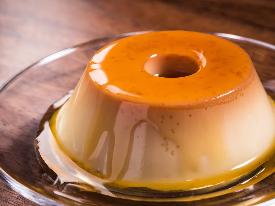 Descubra como fazer pudim vegano com nossa receita perfeita. Aprenda a preparar essa sobremesa deliciosa e adequada para veganos, passo a passo!