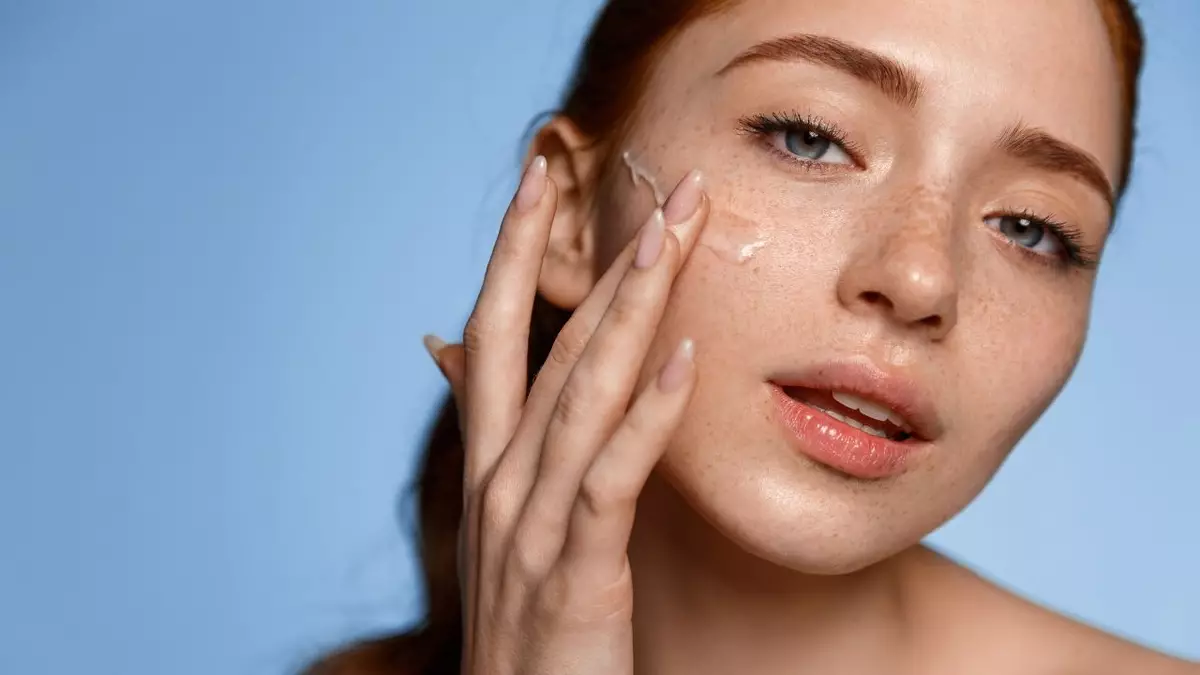 Descubra a ordem skincare ideal para rotinas de manhã e noite, e maximize os benefícios dos seus produtos para um rosto mais saudável e radiante!