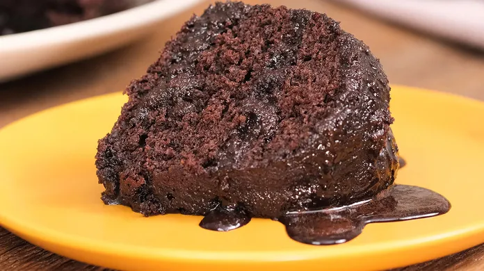Se você está procurando uma receita deliciosa e saudável para impressionar seus amigos e familiares, o bolo vegano de chocolate é a escolha perfeita.