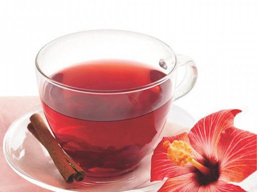 Chá de Hibisco Ajuda a Emagrecer? Uma bebida feita a partir das flores secas da planta Hibiscus sabdariffa. É amplamente apreciado por seus benefícios à saúde.