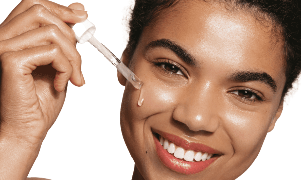 Vitamina C e Ácido Hialurônico na rotina de skincare: qual aplicar primeiro?
