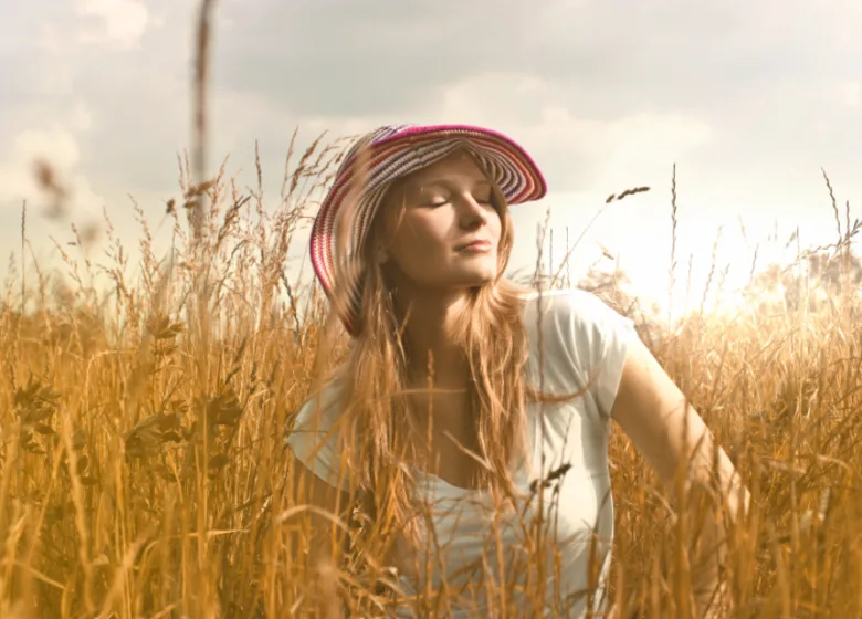 Maquiagem e cabelo que resistem ao calor: truques para a beleza durar no verão tropical