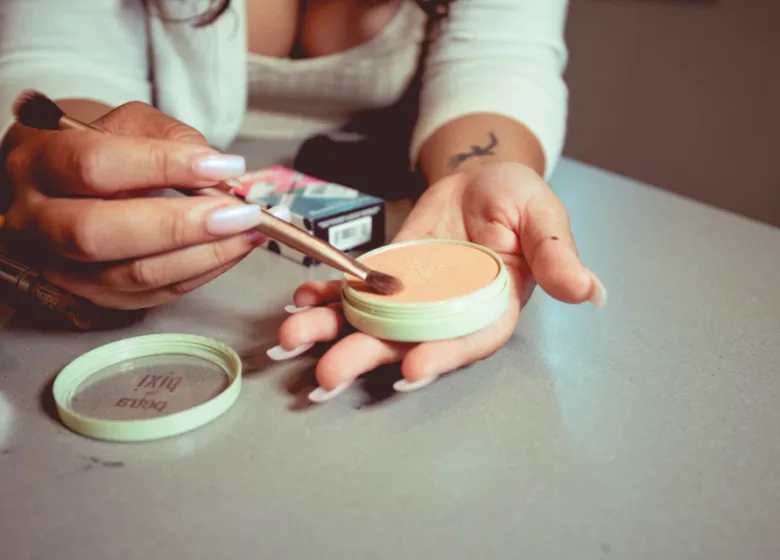 Glossier lança coleção I Love NY: quando a marca de beleza vira souvenir de coleção