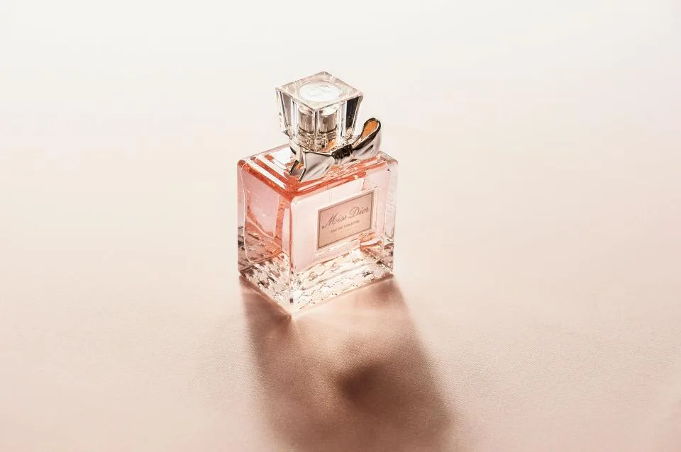 Megan Moroney prepara seu primeiro perfume: a nova onda das fragrâncias de celebridades